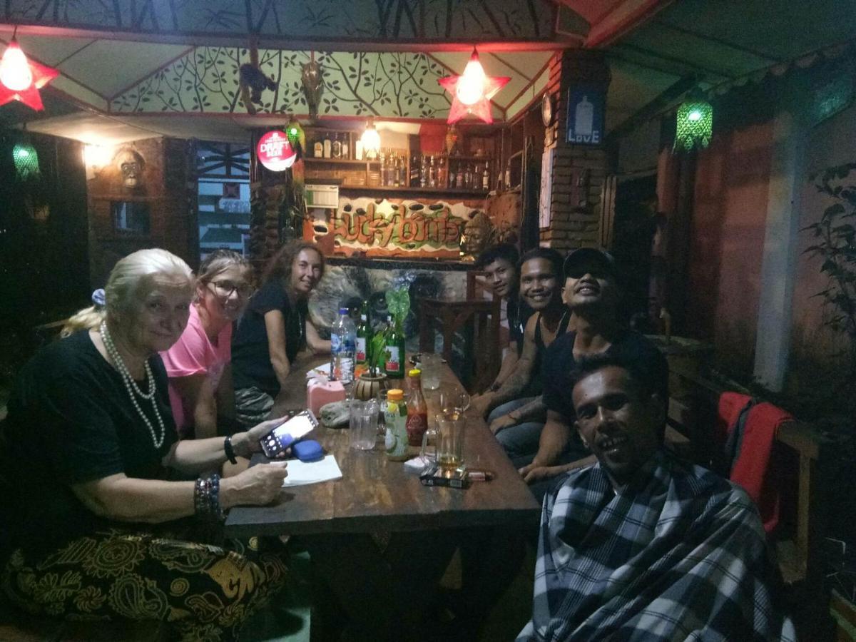 Lucky Bamboo'Bungalows-Resto And Orangutan Jungle Trekking Tours Букит Лаванг Екстериор снимка