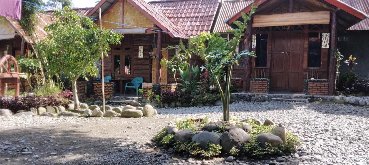 Lucky Bamboo'Bungalows-Resto And Orangutan Jungle Trekking Tours Букит Лаванг Екстериор снимка