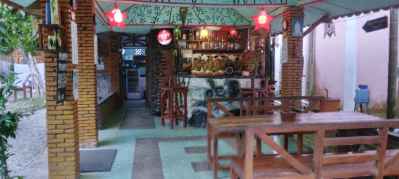 Lucky Bamboo'Bungalows-Resto And Orangutan Jungle Trekking Tours Букит Лаванг Екстериор снимка