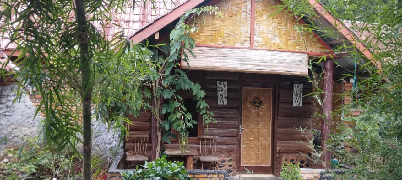 Lucky Bamboo'Bungalows-Resto And Orangutan Jungle Trekking Tours Букит Лаванг Екстериор снимка