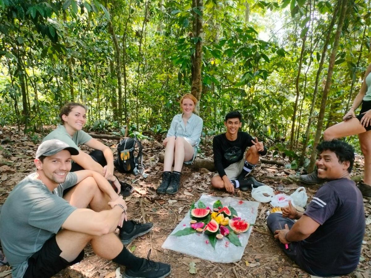 Lucky Bamboo'Bungalows-Resto And Orangutan Jungle Trekking Tours Букит Лаванг Екстериор снимка