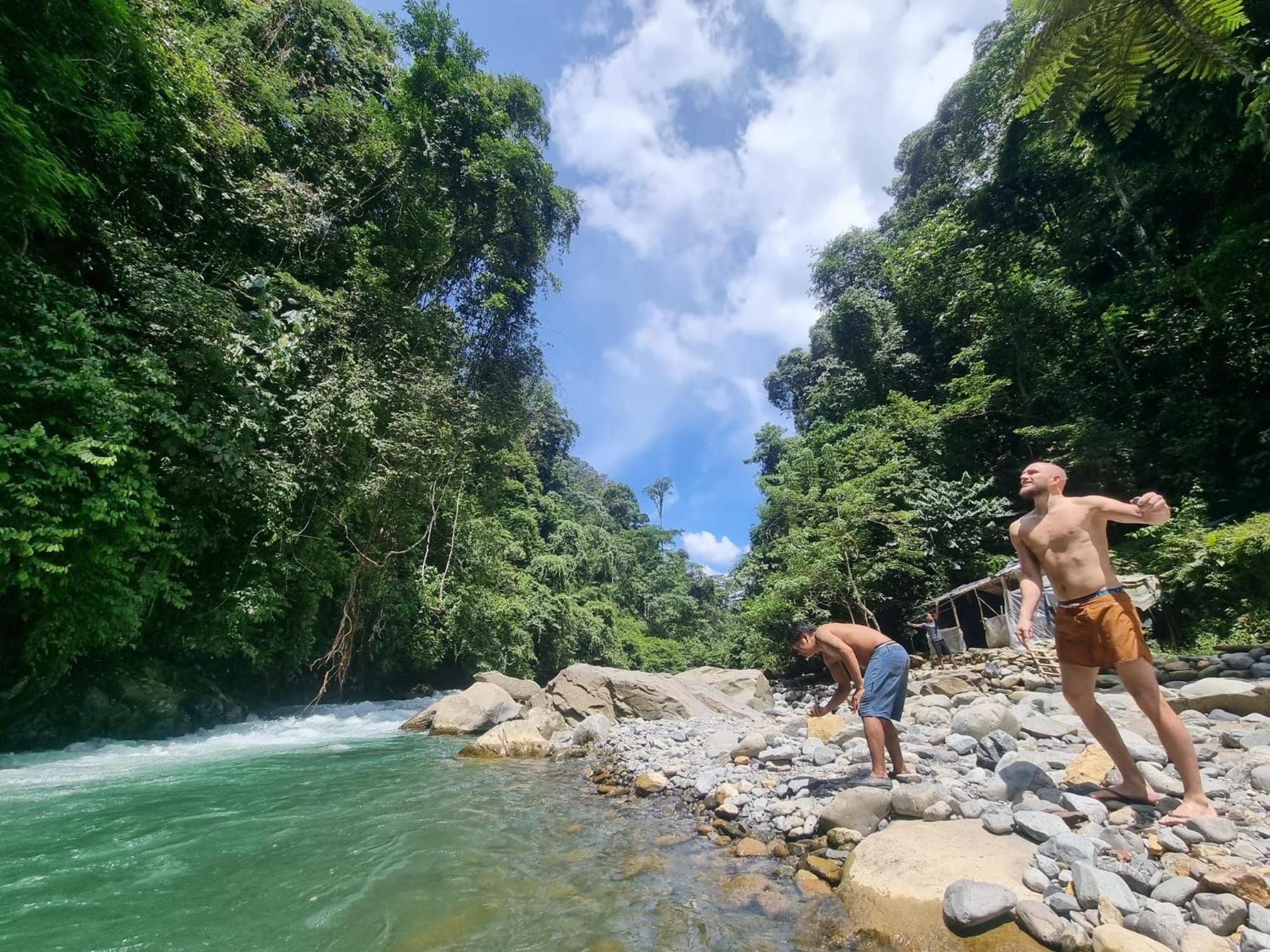 Lucky Bamboo'Bungalows-Resto And Orangutan Jungle Trekking Tours Букит Лаванг Екстериор снимка