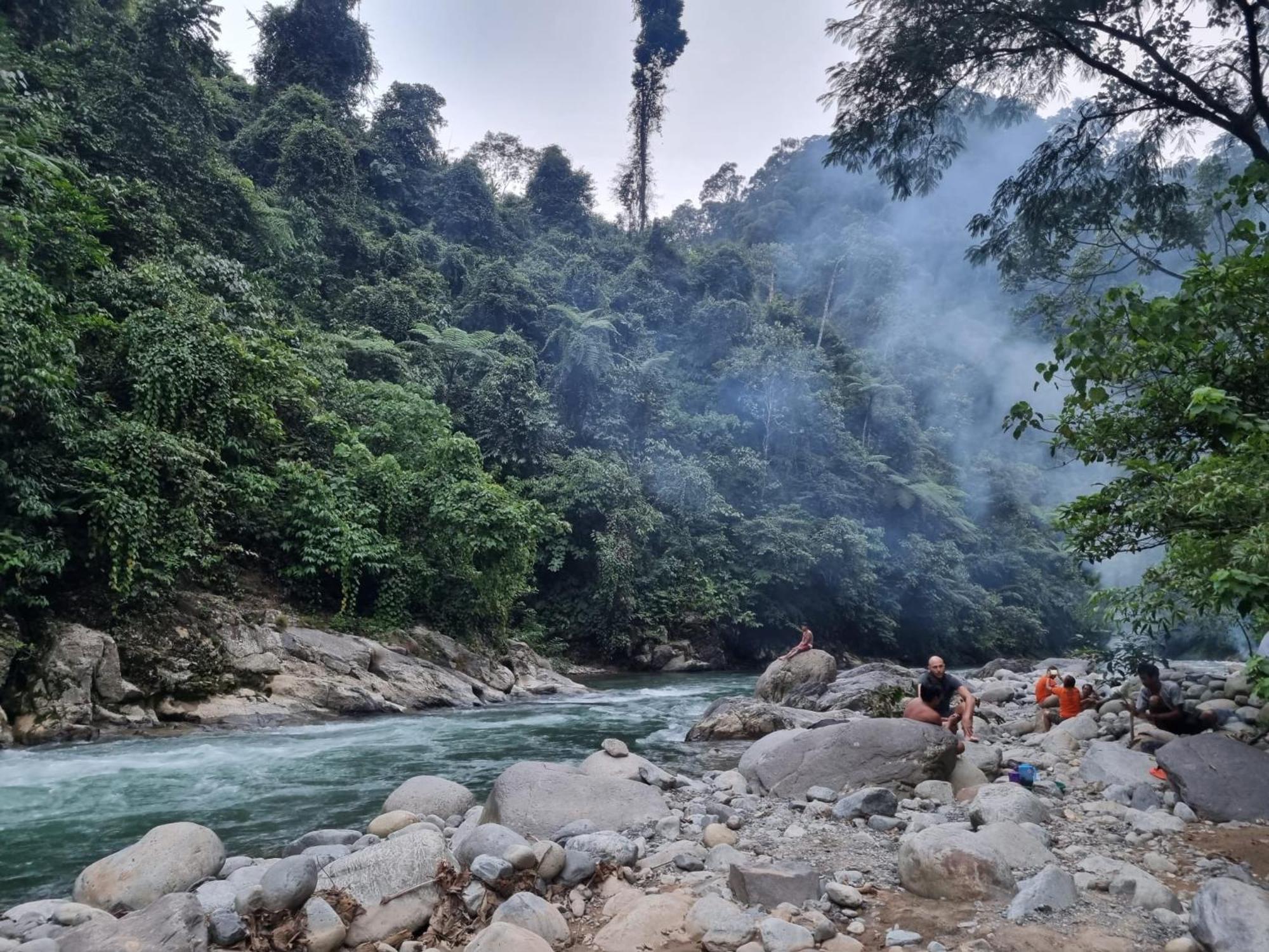 Lucky Bamboo'Bungalows-Resto And Orangutan Jungle Trekking Tours Букит Лаванг Екстериор снимка