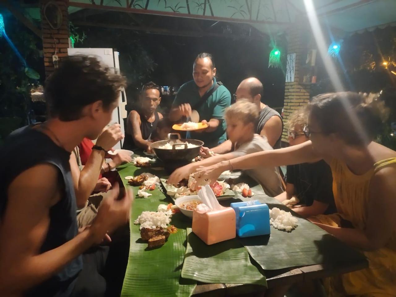 Lucky Bamboo'Bungalows-Resto And Orangutan Jungle Trekking Tours Букит Лаванг Екстериор снимка